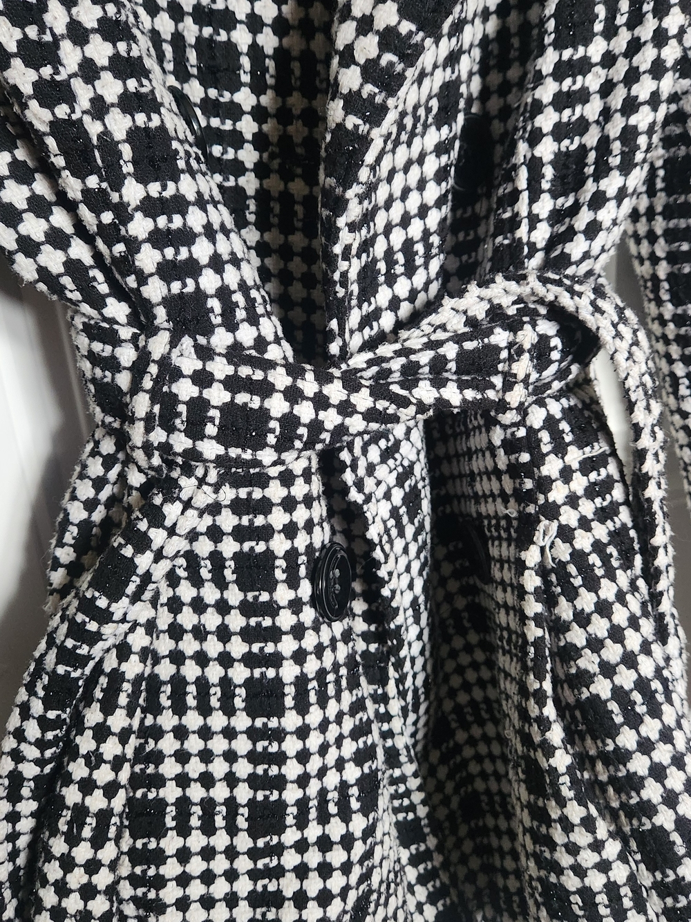 Black & White Houndstooth Plaid Tie-Waist Coat Rampage Women's Coat Size Small - Picture 3 of 13